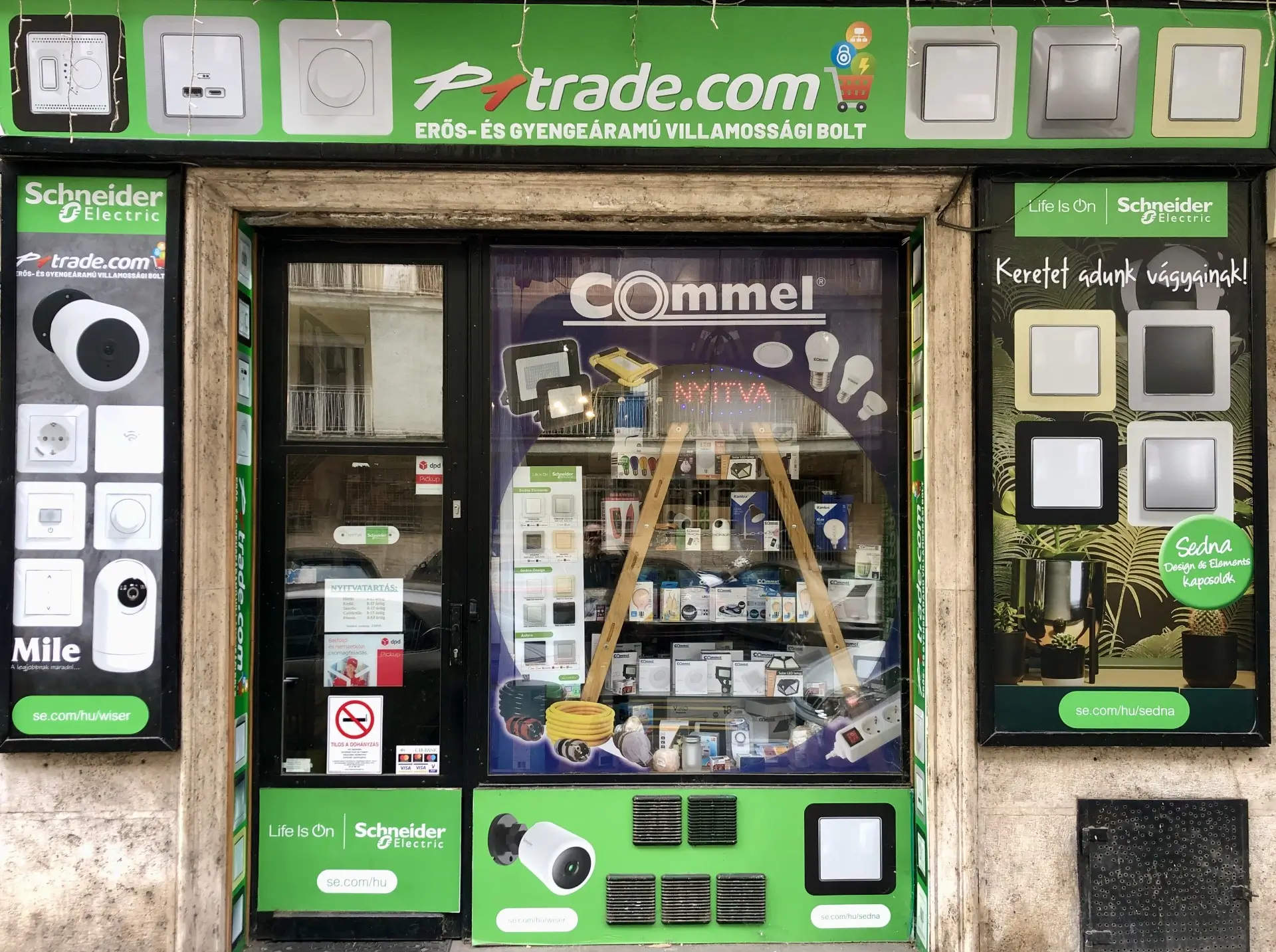 Villamossági bolt Budapest szívében - új kirakat P1trade logóval